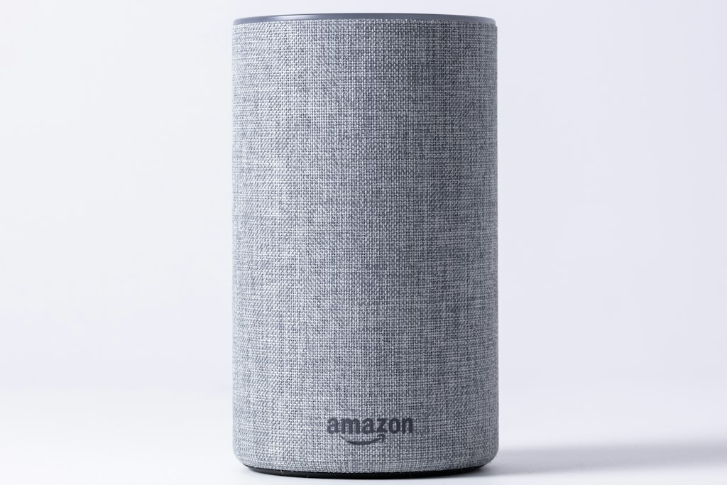 Amazon enrichit l’Echo d’un cadre photo et d’une horloge de chevet connectée